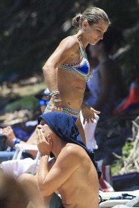 Elsa Pataky in Bikini in Byron Bay 02/09/2016-3