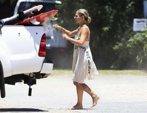 Elsa Pataky in Bikini in Byron Bay 02/09/2016-5