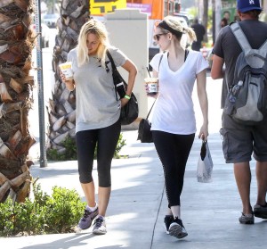 Emma Roberts Shopping in Los Angeles 02/25/2016-4