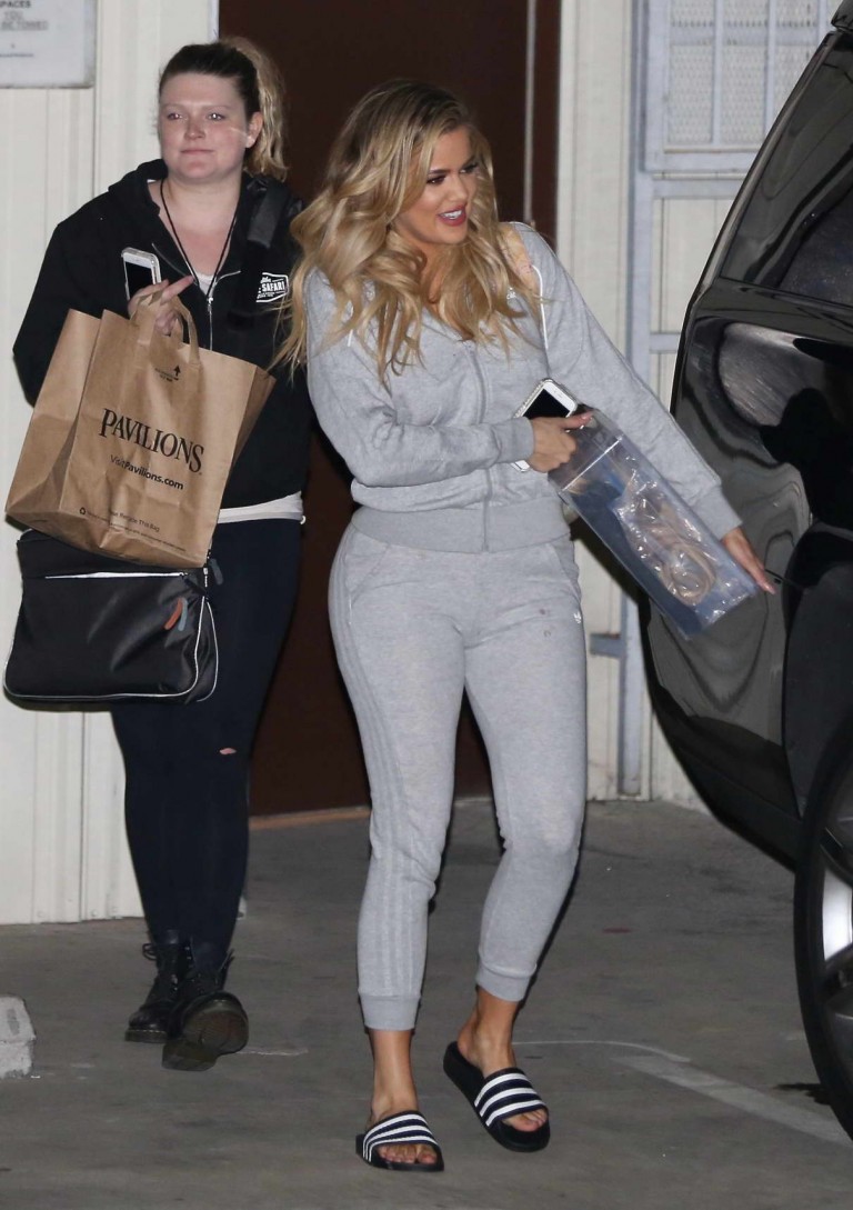 Khloe Kardashian Leaving a Studio in Los Angeles 02/26/2016-2 – LACELEBS.CO