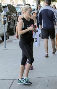 Reese Witherspoon Out in Los Angeles 02/20/2016-2