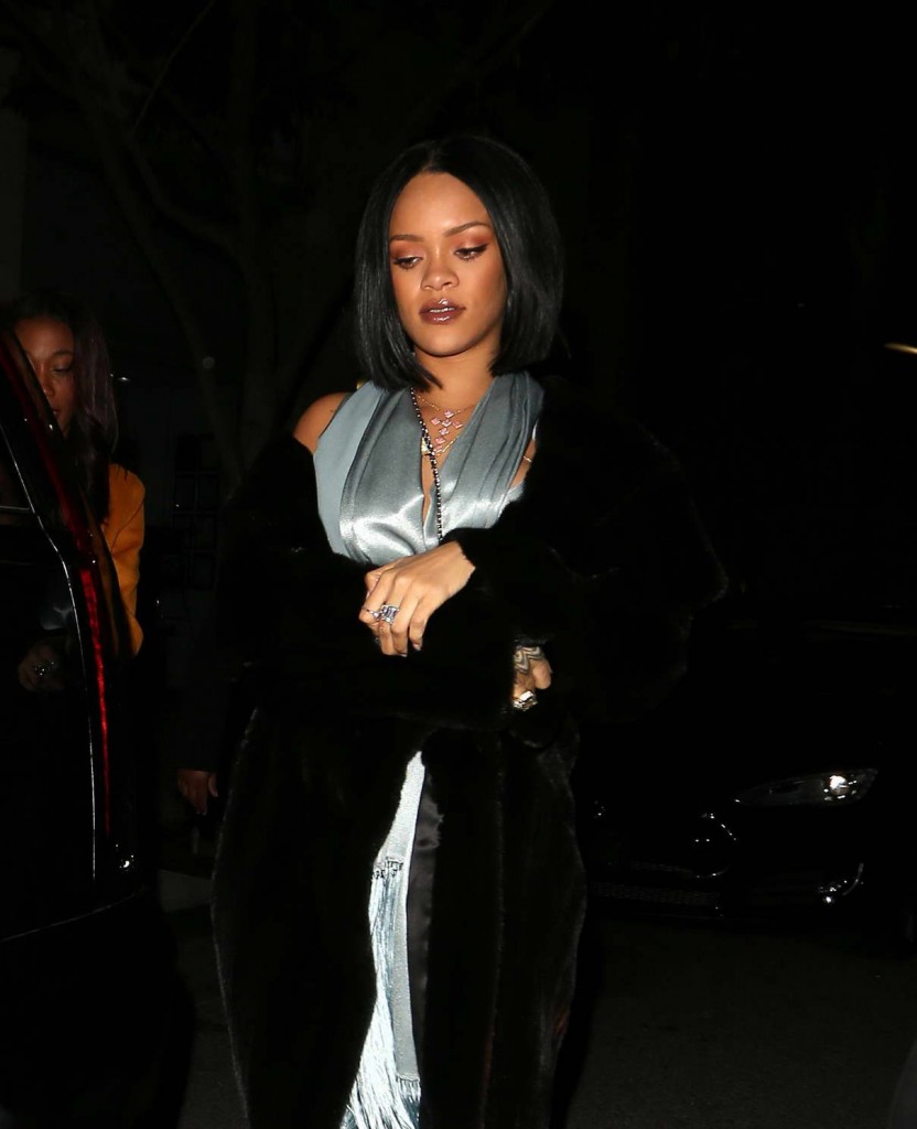 Rihanna Arriving at a Restaurant in LA 02/21/2016-1