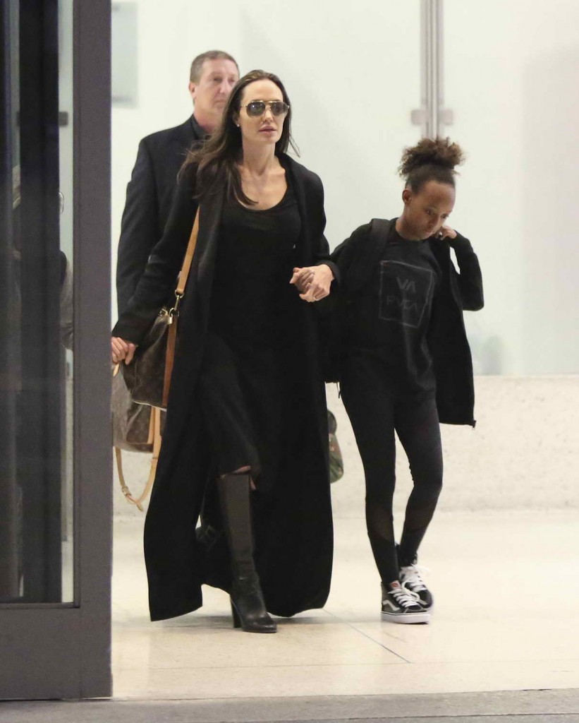 Angelina Jolie Arrives at LAX in Los Angeles 03/02/2016-1