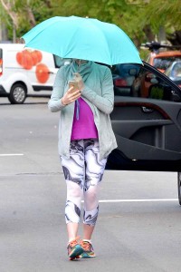 Anne Hathaway Leaving the Gym in Los Angeles 03/14/2016-2