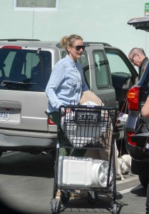 Cameron Diaz Shops With Husband at Petco in NY 03/13/2016-2