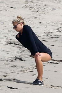 Charlotte McKinney Working Out at the Beach in Malibu 02/29/2016-5