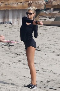 Charlotte McKinney Working Out at the Beach in Malibu 02/29/2016-7
