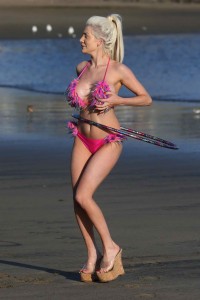 Courtney Stodden in Bikini With Hula Hoop at the Beach in Los Angeles 03/23/2016-7