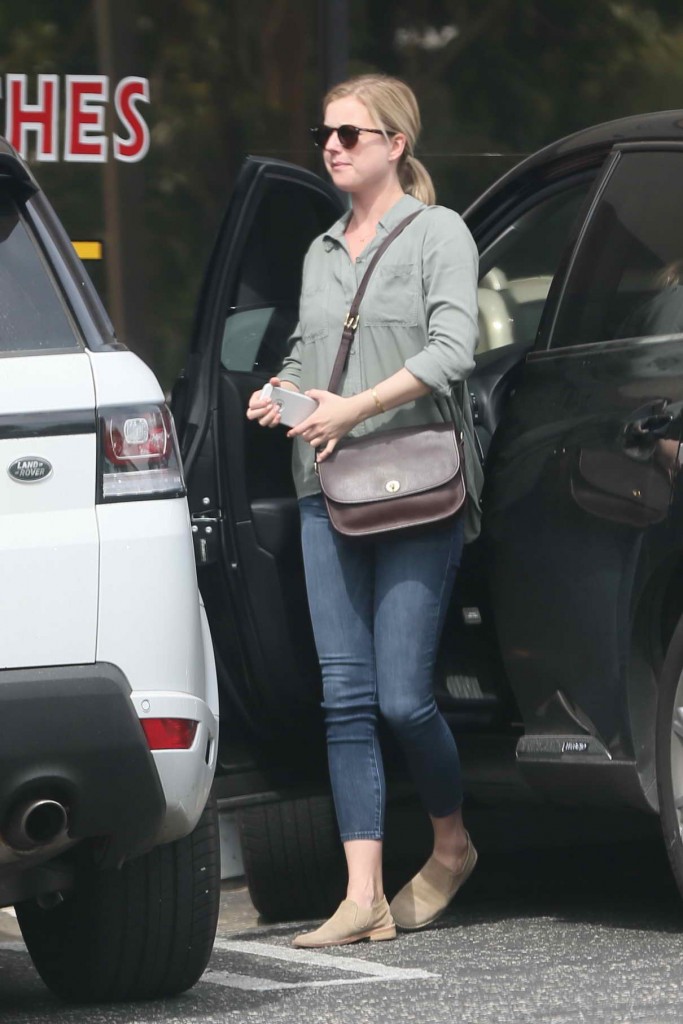 Emily VanCamp Out Shopping in West Hollywood 03/10/2016-1