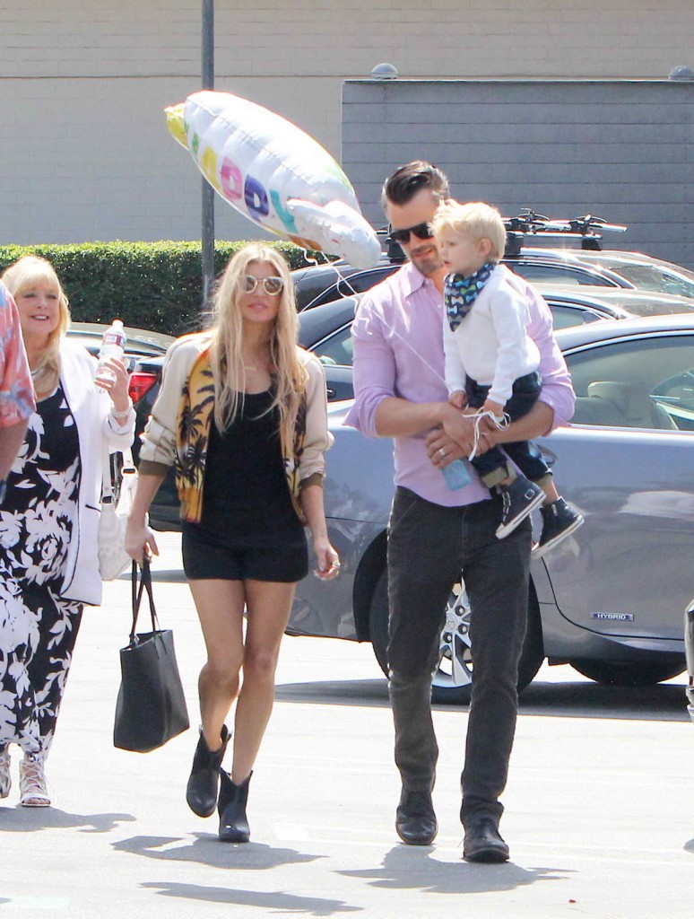Fergie With Her Family Attends Church in Brentwood 03/27/2016-1