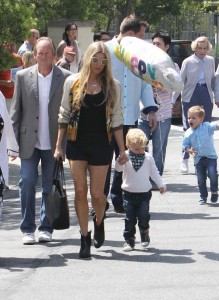 Fergie With Her Family Attends Church in Brentwood 03/27/2016-2