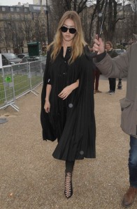 Gigi Hadid Arriving at the Grand Palais in Paris 03/07/2016-2