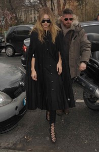 Gigi Hadid Arriving at the Grand Palais in Paris 03/07/2016-4