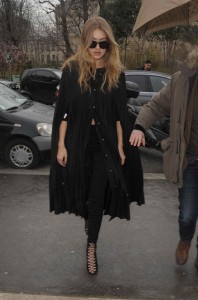 Gigi Hadid Arriving at the Grand Palais in Paris 03/07/2016-5