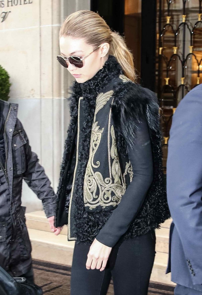 Gigi Hadid Leaving her Hotel in Paris 03/02/2016-1