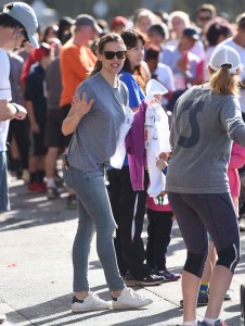 Jennifer Garner Attends a Charity Marathon in Brentwood 03/06/2016-3