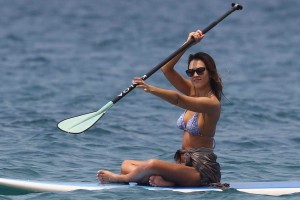 Jessica Alba in Bikini at the Beach in Hawaii 03/23/2016-8