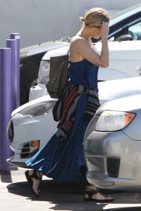 Kate Hudson Arrives at a Spa in Brentwood 03/15/2016-5