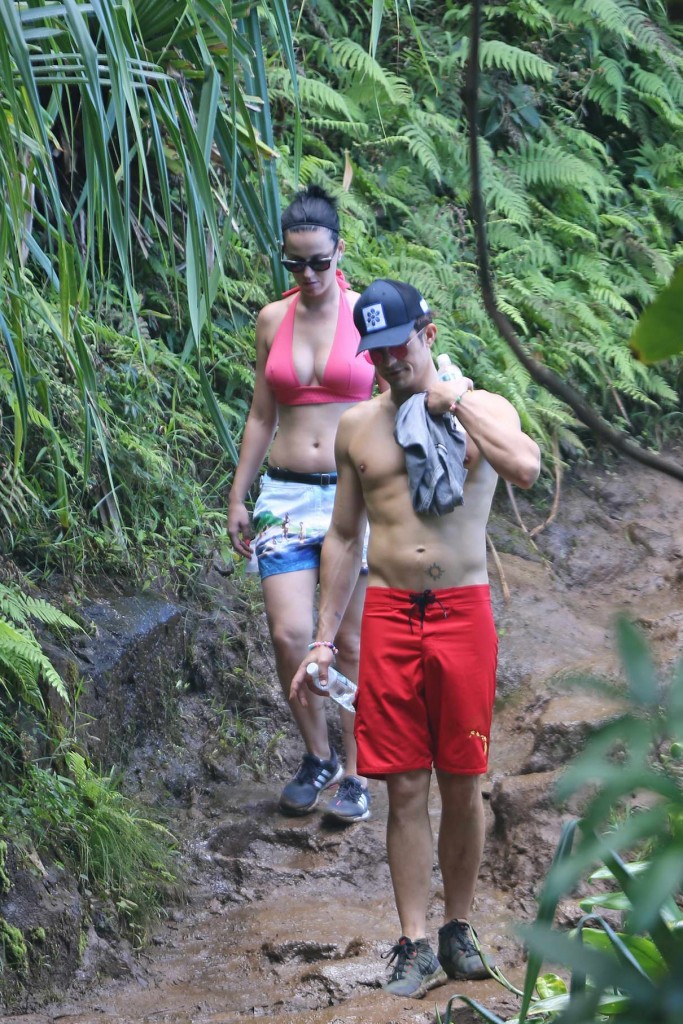 Katy Perry Hiking in Hawaii 02/29/2016-1