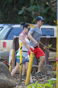 Katy Perry Hiking in Hawaii 02/29/2016-5