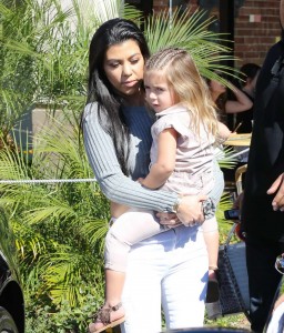 Kourtney Kardashian Out in Calabasas 02/29/2016-4