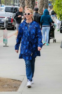 Reese Witherspoon Out in Santa Monica 03/05/2016-2