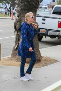 Reese Witherspoon Out in Santa Monica 03/05/2016-5