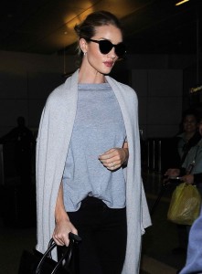 Rosie Huntington-Whiteley Arrives at LAX airport in Los Angeles 03/05/2016-2