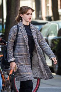 Emma Watson Leaves a Restaurant in New York 04/27/2016-2