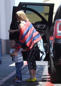 Gwen Stefani at Toys Shop in Los Angeles 04/16/2016-5