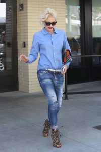 Gwen Stefani Leaves The Palm in Beverly Hills 04/22/2016-2