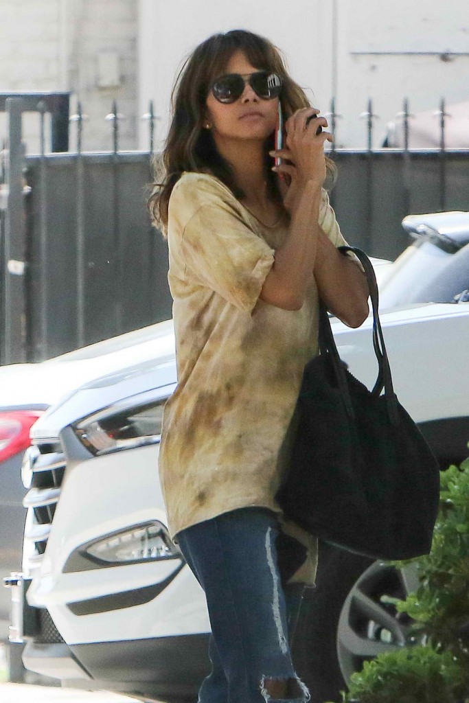 Halle Berry Out in LA 04/04/2016-1