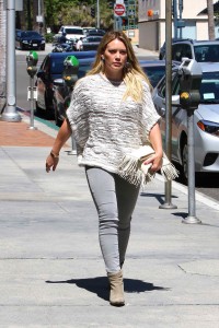 Hilary Duff Was Spotted in Beverly Hills 04/16/2016-2