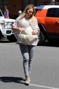 Hilary Duff Was Spotted in Beverly Hills 04/16/2016-3