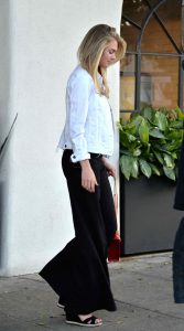 Kate Upton Shopping in Beverly Hills 04/21/2016-4