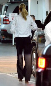 Kate Upton Shopping in Beverly Hills 04/21/2016-5