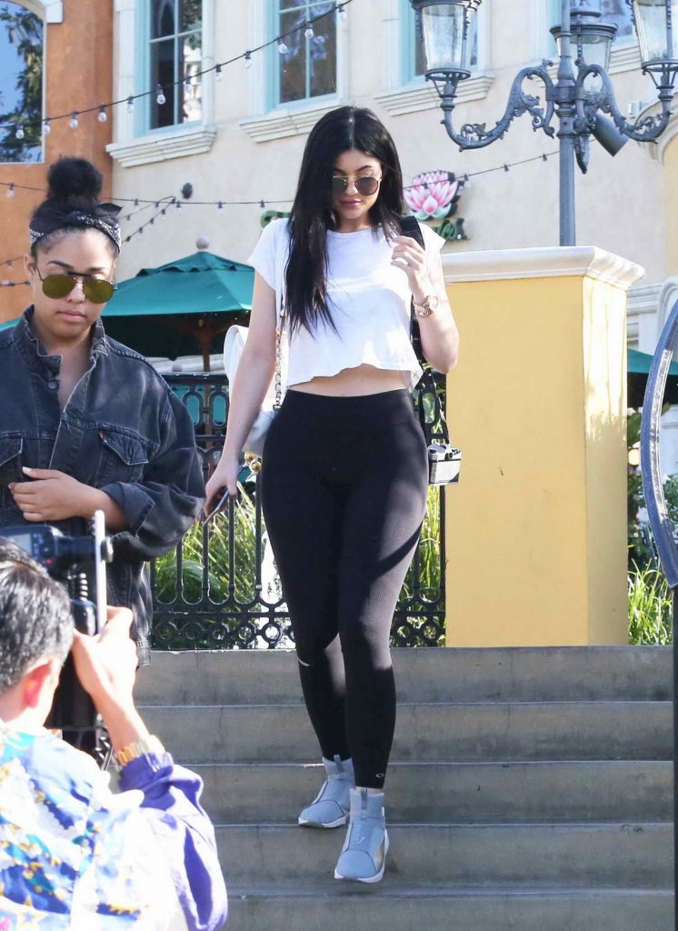 Kylie Jenner Was Spotted at Sugarfish in Calabasas 04/26/2016-1