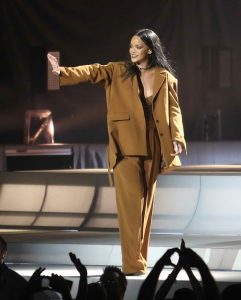 Rihanna Performs in Vancouver 04/23/2016-2