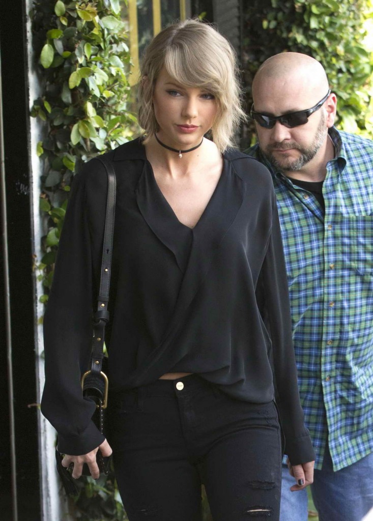 Taylor Swift Out in Brentwood 04/05/2016-1