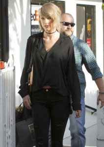 Taylor Swift Out in Brentwood 04/05/2016-2