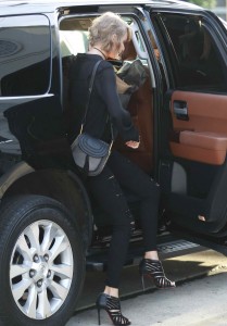 Taylor Swift Out in Brentwood 04/05/2016-4