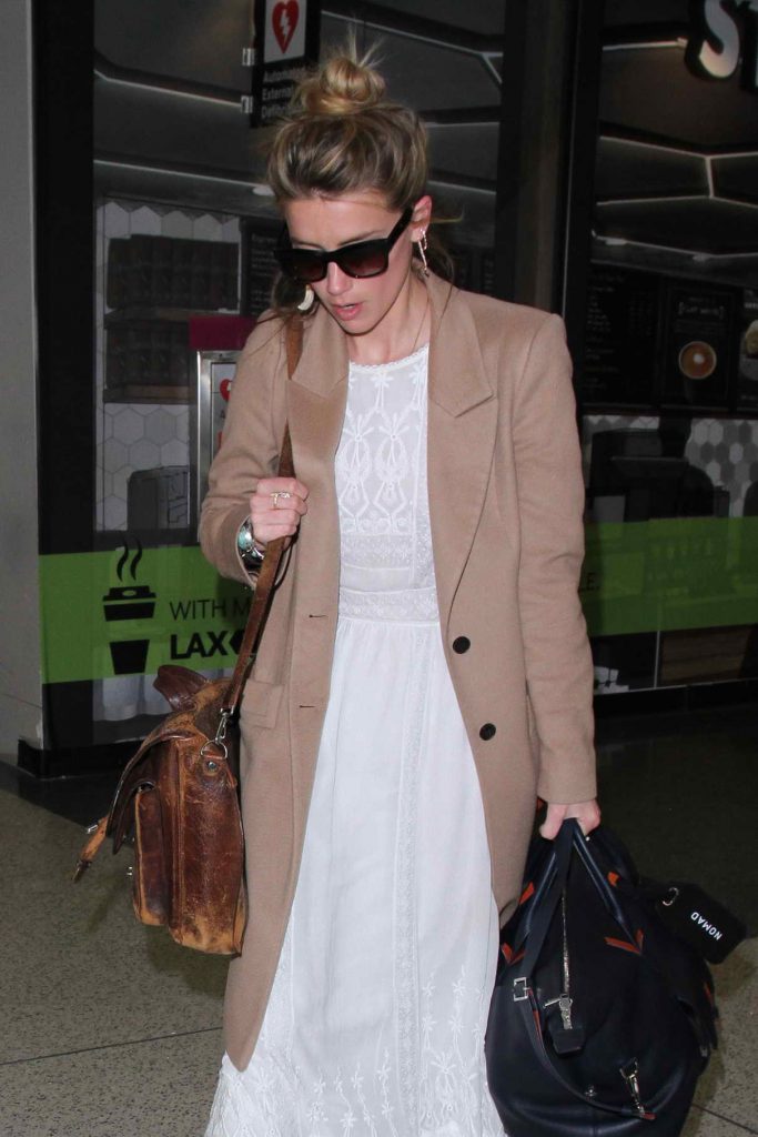 Amber Heard Was Seen at LAX Airport in LA 05/18/2016-1