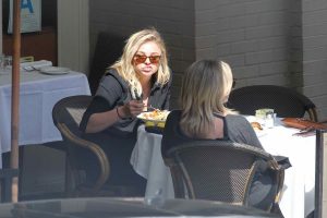 Chloe Grace Moretz Gets Lunch With Her Mom at Porta Via Restaurant in Beverly Hills 05/15/2016-6