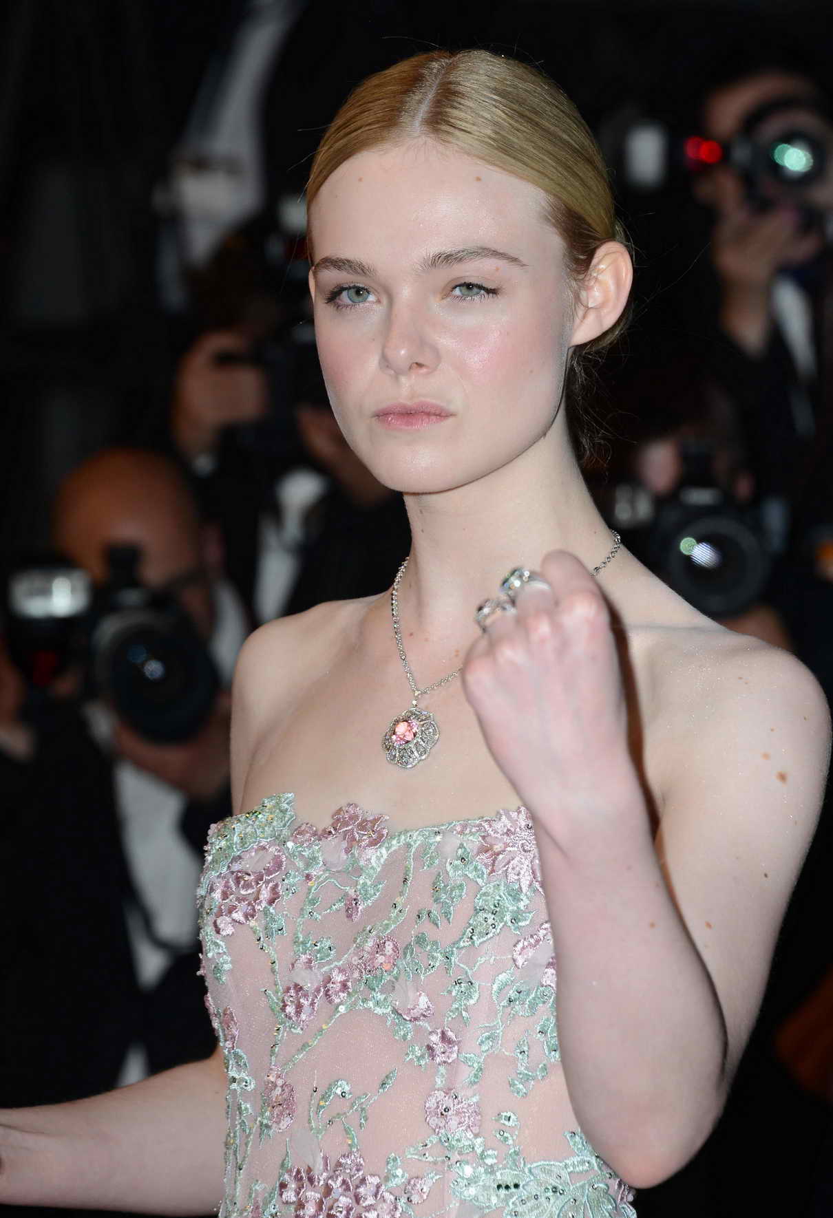 Elle Fanning At The Neon Demon Premiere During 69th Cannes Film Festival 05 20 2016 5 Lacelebs Co