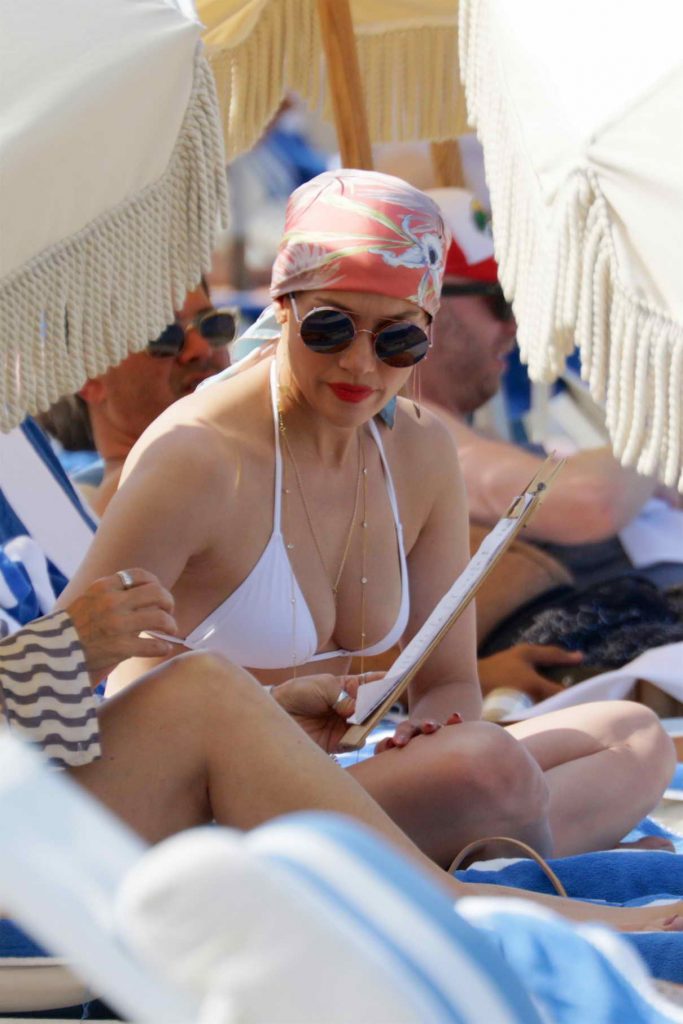 Jennifer Lopez at the Beach in Miami 05/06/2016-1