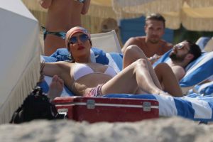 Jennifer Lopez at the Beach in Miami 05/06/2016-3