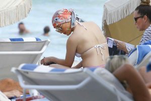 Jennifer Lopez at the Beach in Miami 05/06/2016-4