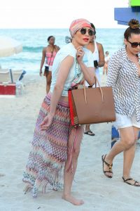 Jennifer Lopez at the Beach in Miami 05/06/2016-7