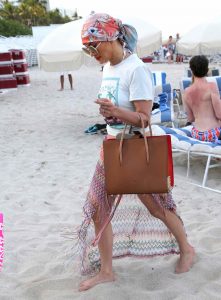 Jennifer Lopez at the Beach in Miami 05/06/2016-9