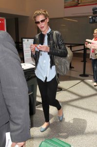 Katherine Heigl Arrives at Los Angeles International Airport 05/27/2016-3